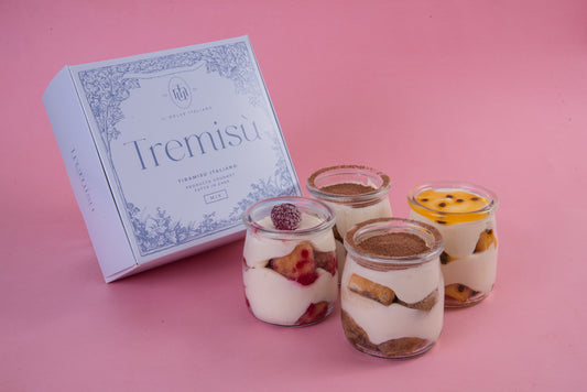 Caja de regalo Tremisú con 4 postres individuales en vaso de vidrio en Santiago