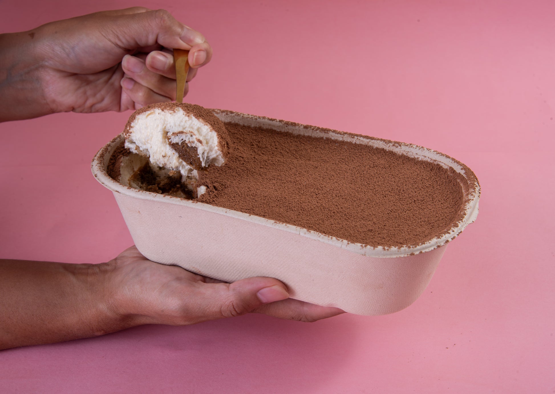 📝 Corte de tiramisú italiano 1L con capas de crema y café