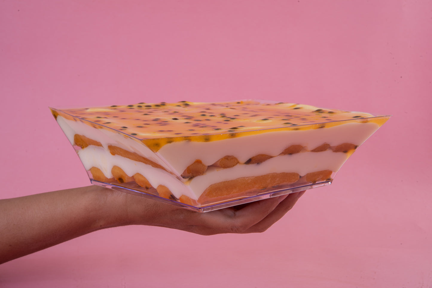 Tiramisú de maracuyá 1,5L en envase acrílico premium